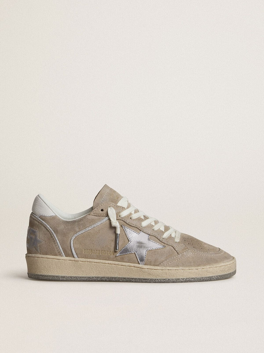 damskie buty ball star ltd z beżowego zamszu ze srebrną metaliczną gwiazdą ze skóry i białą skórzaną zapinką na pięcie