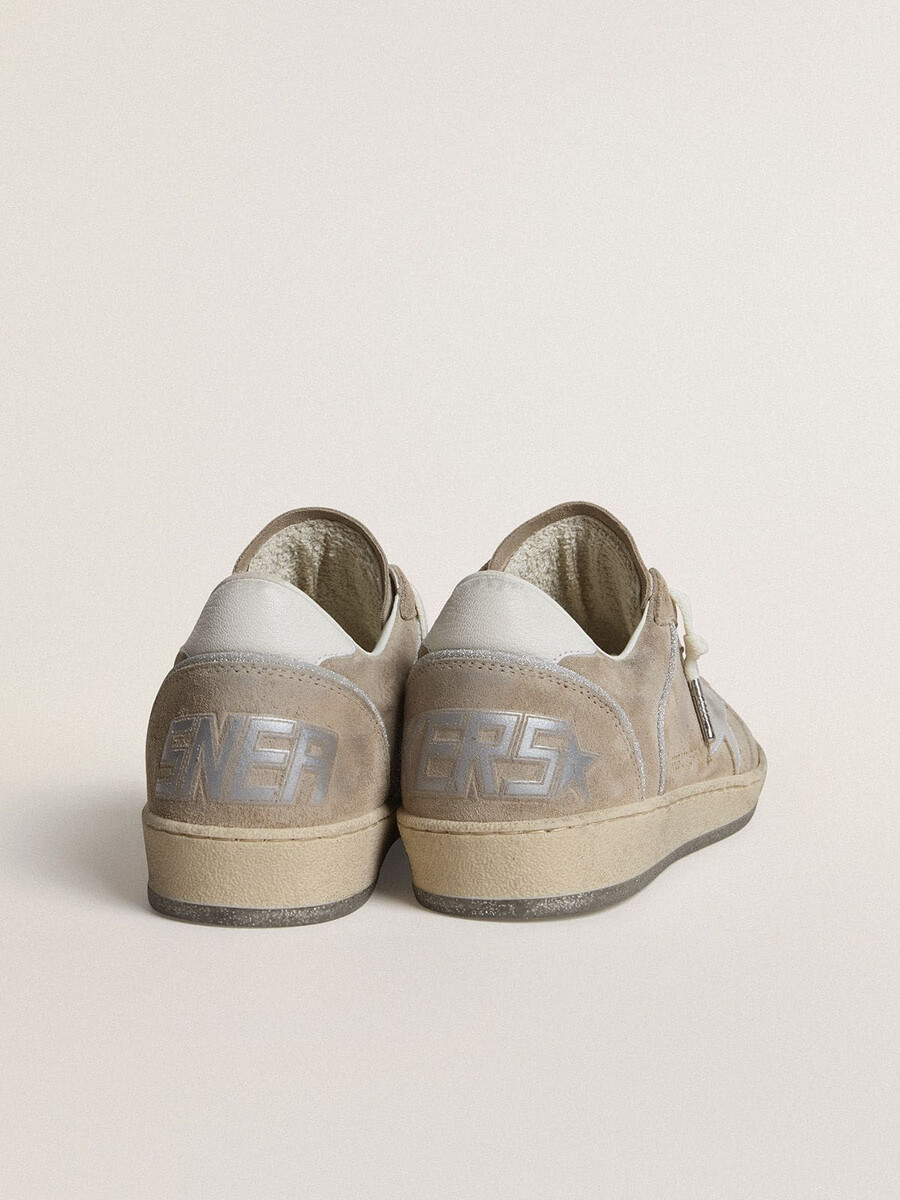 damskie buty ball star ltd z beżowego zamszu ze srebrną metaliczną gwiazdą ze skóry i białą skórzaną zapinką na pięcie