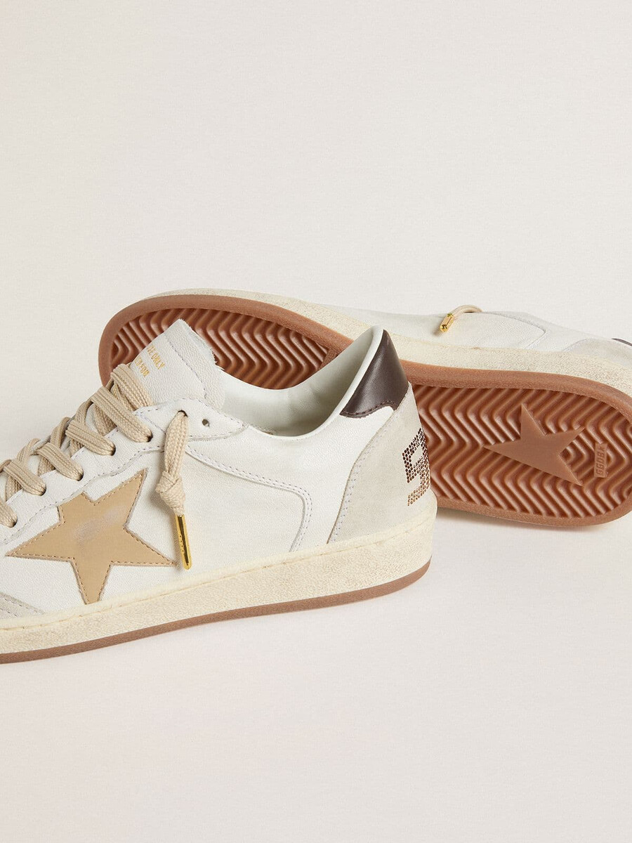 damskie buty ball star ltd z beżową gwiazdą i czarnym paskiem na pięcie