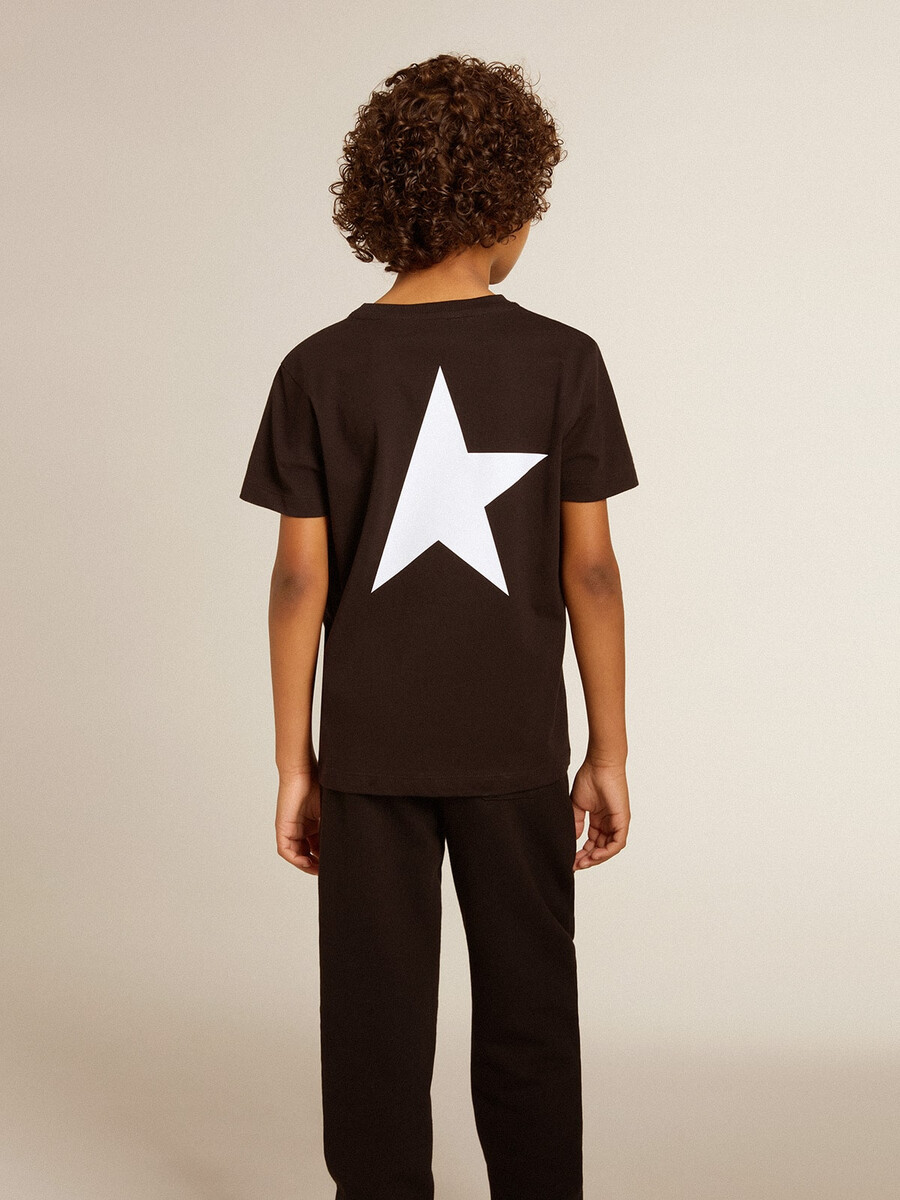 czarny t-shirt z kontrastowym białym logo z przodu i dużą gwiazdą z tyłu