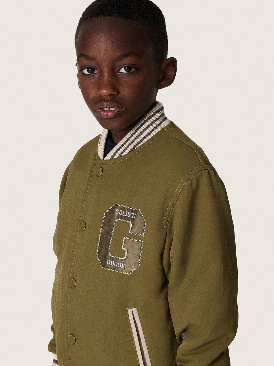 kurtka typu bomber unisex journey z nylonu twill w kolorze wojskowym zielonym z haftowaną naszywką