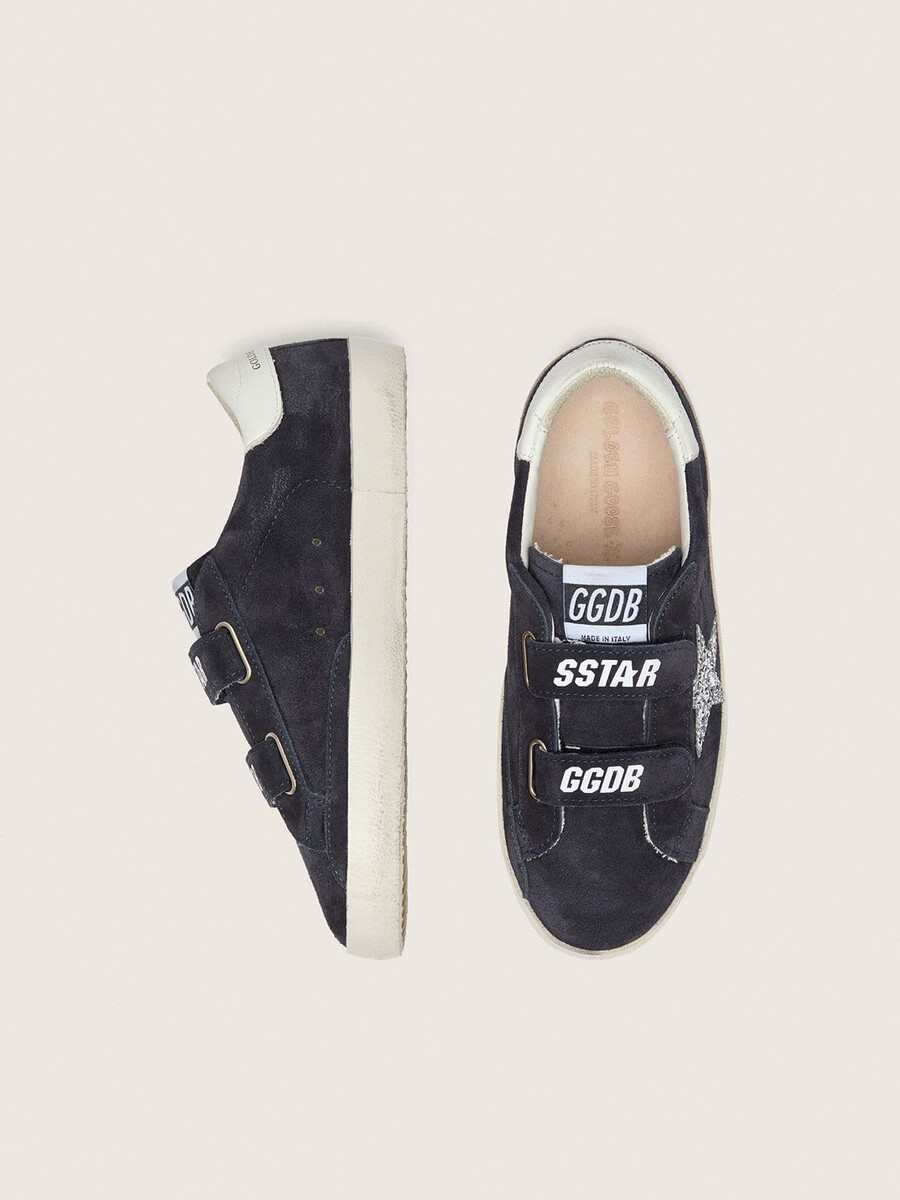 buty young old school w kolorze niebieskim zamszowym ze srebrną brokatową gwiazdką i białą skórzaną zapinką na pięcie