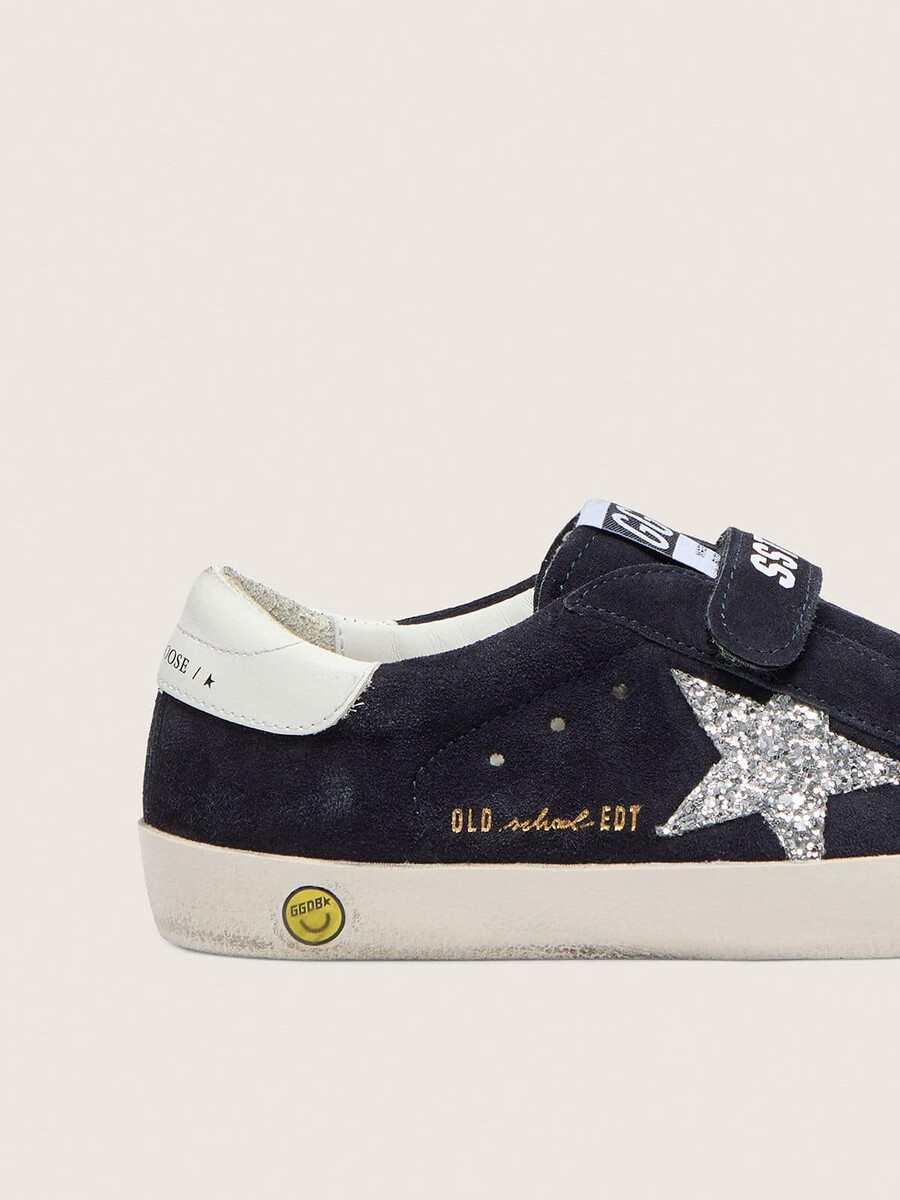 buty young old school w kolorze niebieskim zamszowym ze srebrną brokatową gwiazdką i białą skórzaną zapinką na pięcie