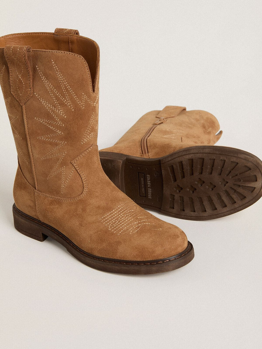 buty wish young ze zamszu w kolorze camelowym z haftem w kształcie gwiazdy
