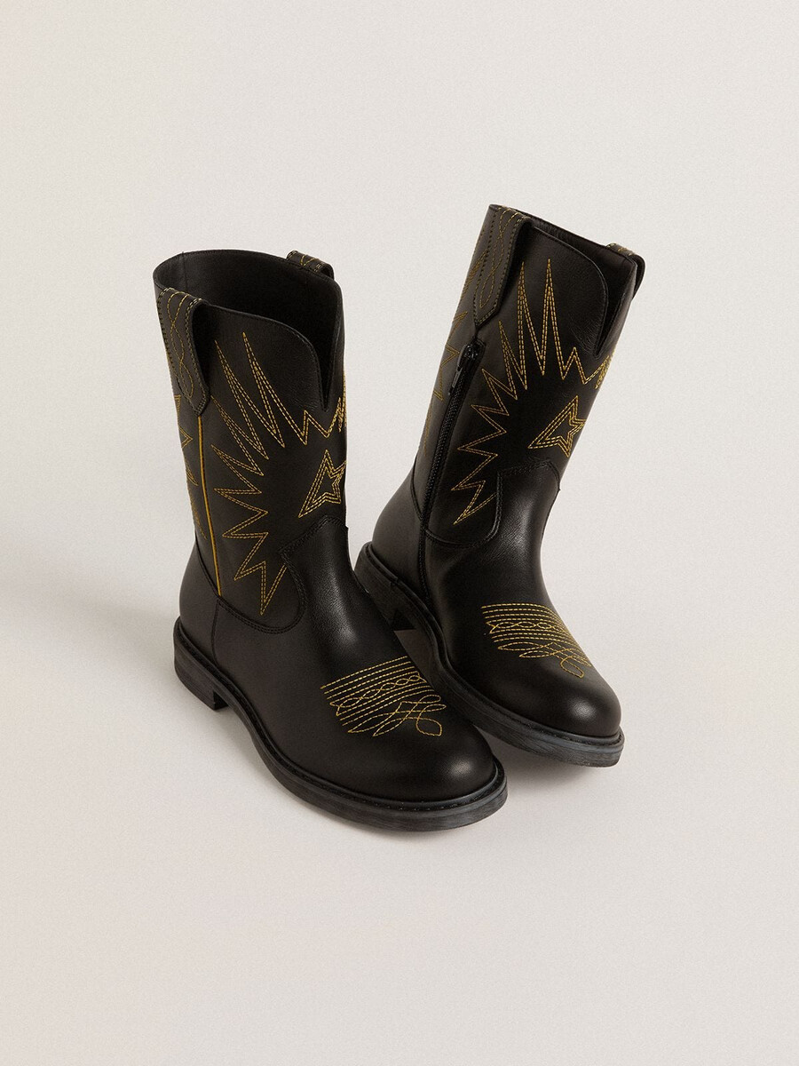 buty wish young ze skóry w kolorze czarnym z haftowanymi żółtymi gwiazdkami