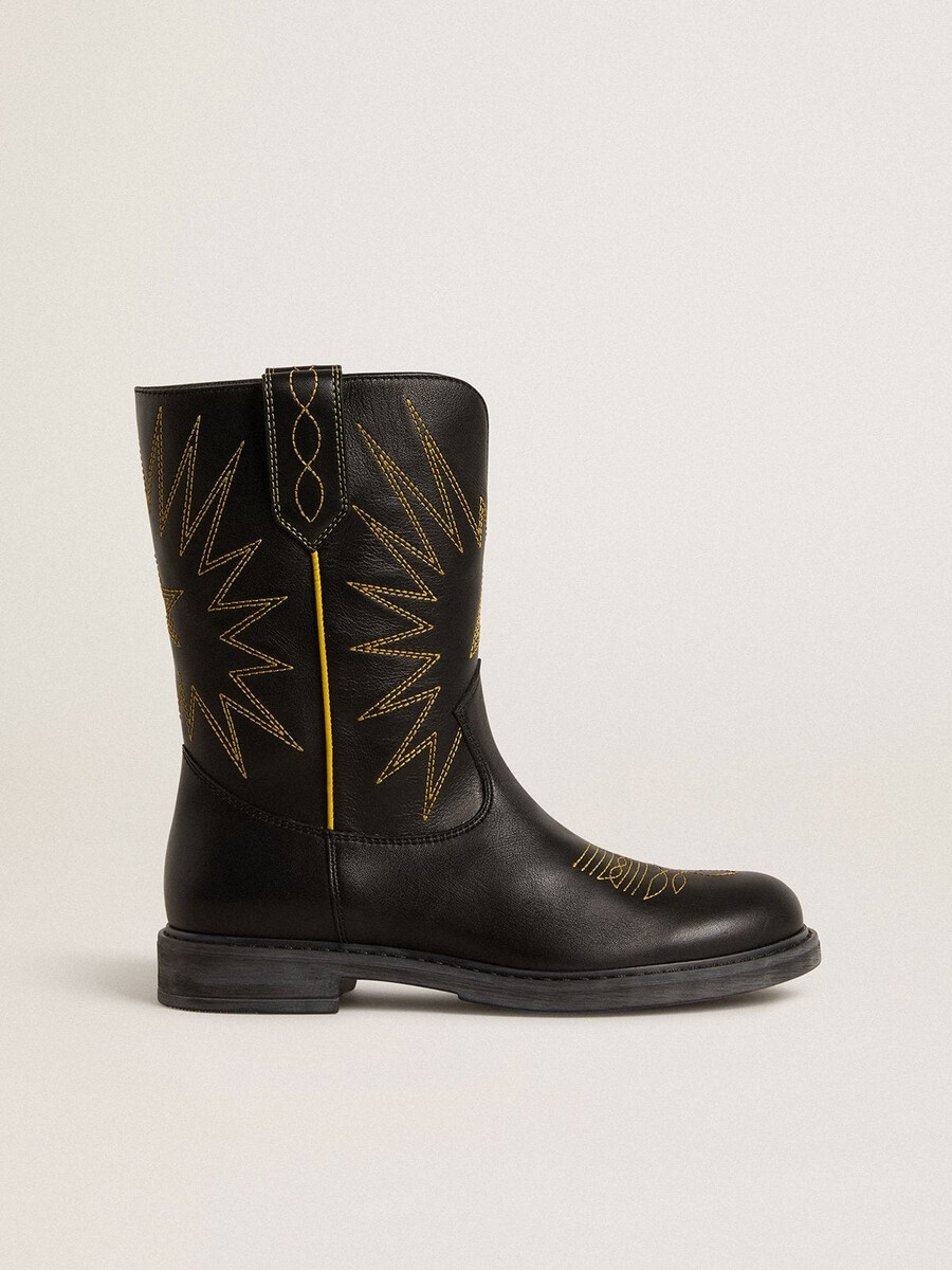 buty wish teen z czarnej skóry z haftowanymi żółtymi gwiazdkami