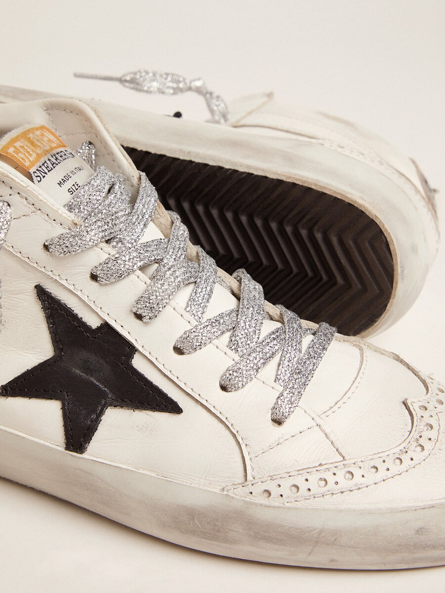 damskie buty mid star z laminowanym zapięciem i błyszczącymi sznurowadłami