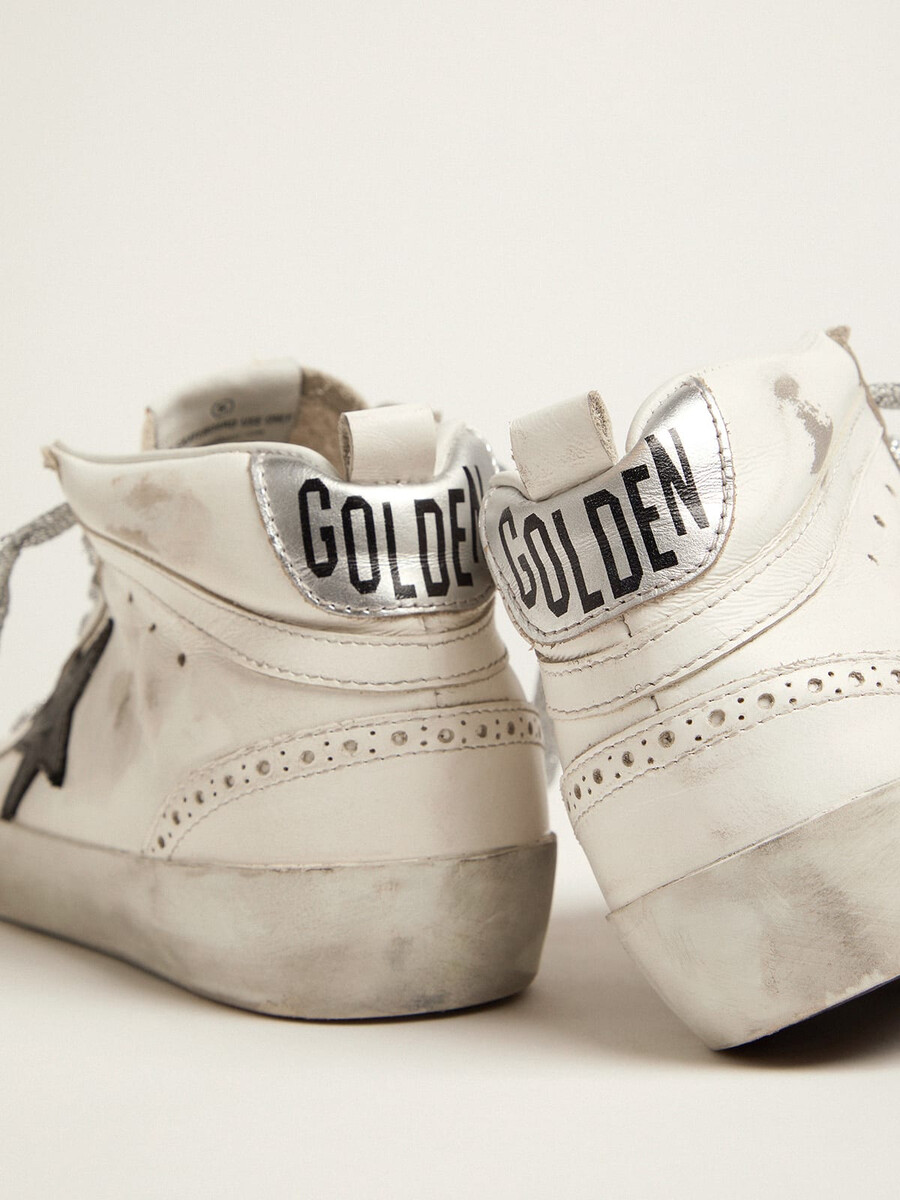 damskie buty mid star z laminowanym zapięciem i błyszczącymi sznurowadłami
