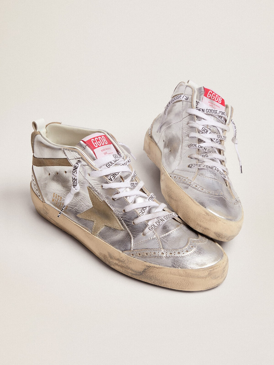 damskie buty mid star ze srebrnej laminowanej skóry z gwiazdą w kolorze gołębiej szarości