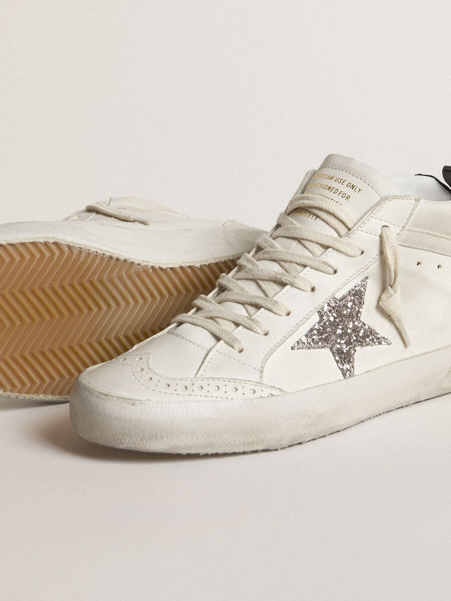 damskie buty mid star ze srebrną brokatową gwiazdą i czarnym laminowanym paskiem na pięcie