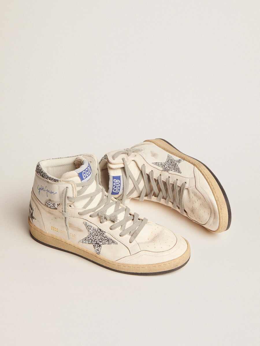 damskie buty sky-star z podpisem na kostce i srebrnymi wstawkami