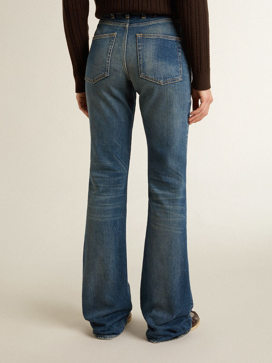 damskie jeansy typu bootcut z efektem vintage i metalicznym wykończeniem