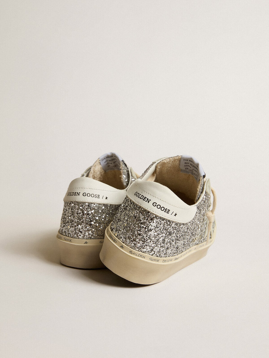 damskie buty hi star w srebrnym brokacie z zamszową gwiazdką i białym paskiem na pięcie