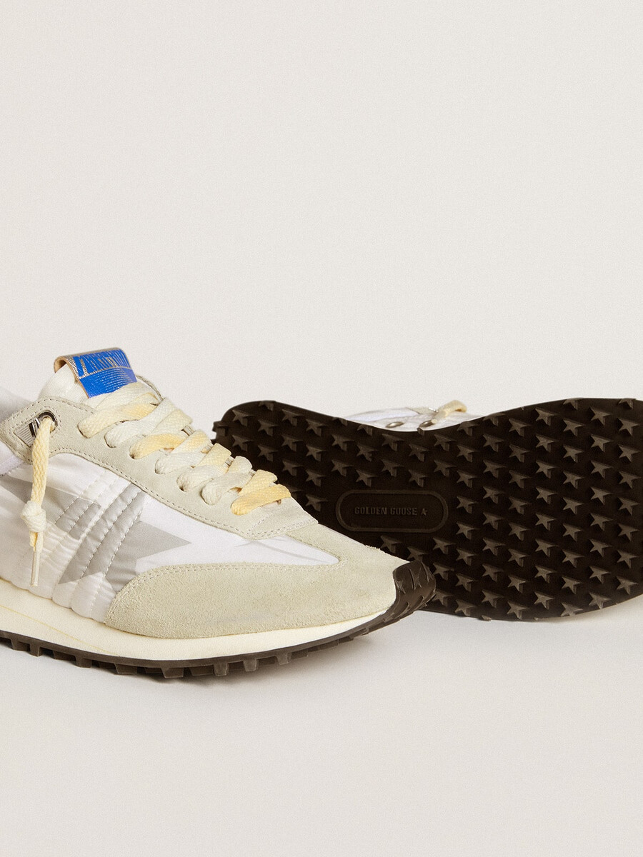 buty marathon damskie z cholewką z białego nylonu i srebrną gwiazdą