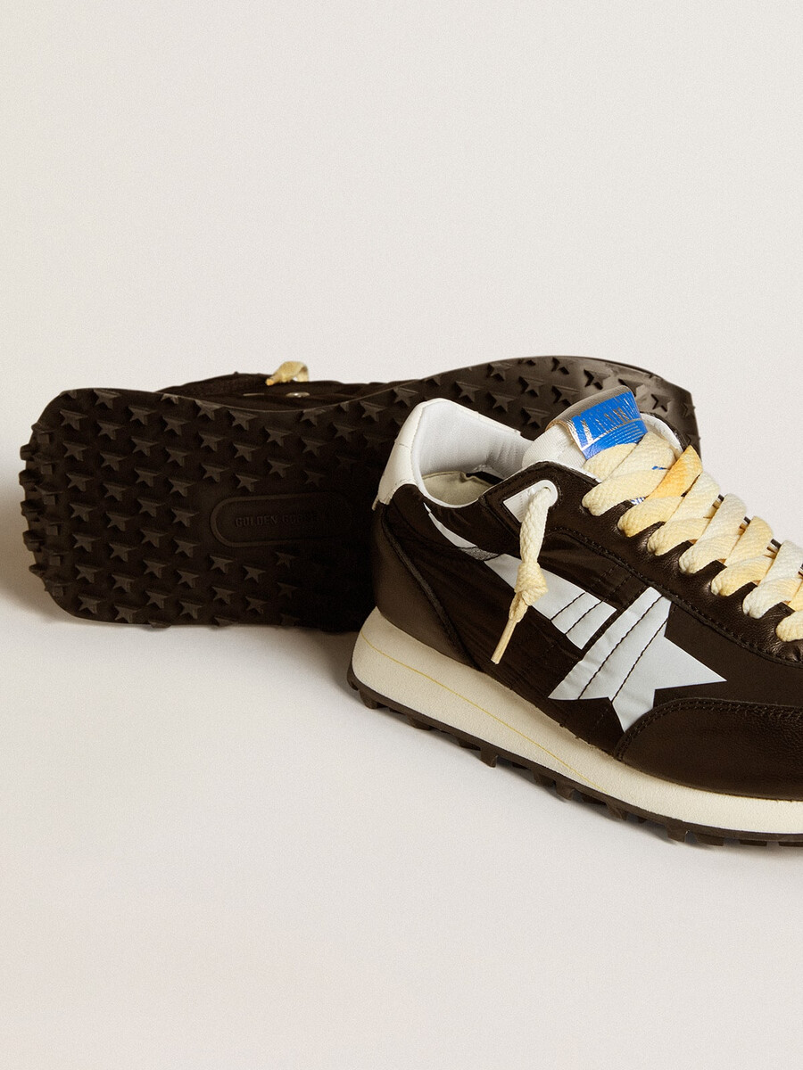 buty marathon damskie z cholewką z czarnego nylonu i białą gwiazdą
