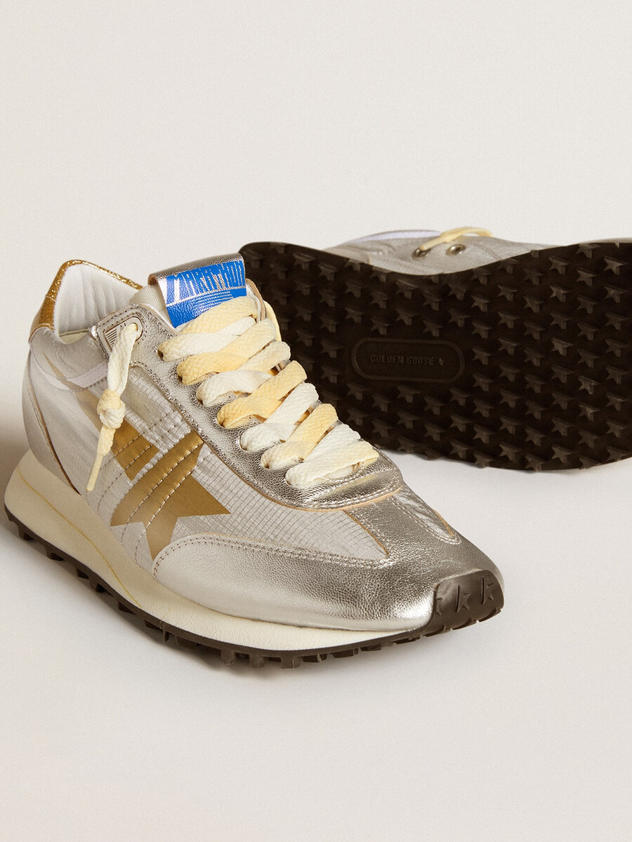 damskie buty marathon z cholewką z nylonu ripstop w kolorze srebrnym i złotą gwiazdą