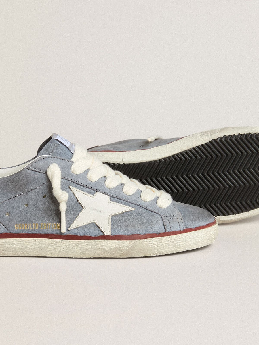 buty super-star ltd ze skóry nubukowej w kolorze jasnoniebieskim z białą gwiazdą ze skóry i brązowym skórzanym paskiem na pięcie