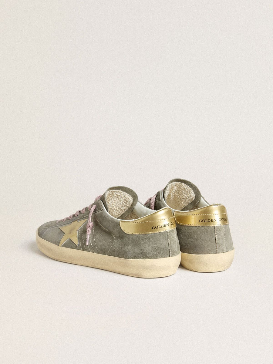 męskie buty super-star z szarego zamszu ze złotą metaliczną gwiazdą ze skóry i zapięciem na pięcie