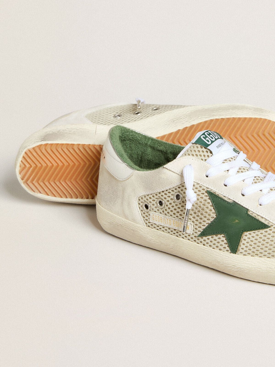 męskie buty super-star ltd z białego zamszu i siateczki z zieloną skórzaną gwiazdką i srebrnym paskiem na pięcie