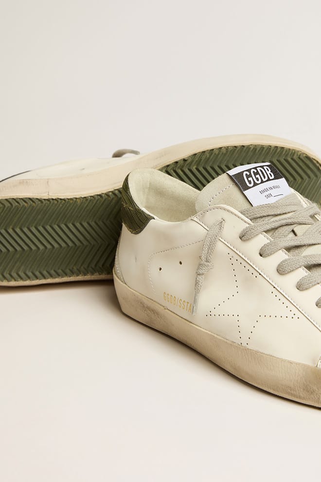 męskie buty super-star z materiału bio-based z perforowaną gwiazdą i zielonym paskiem na pięcie