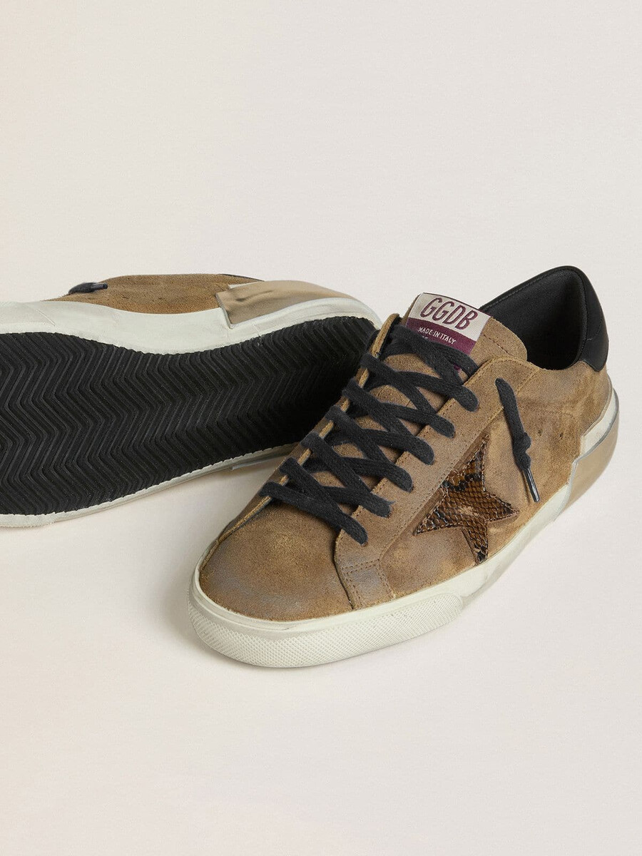 męskie buty super-star ltd z woskowanego zamszu z gwiazdą z nadrukiem węża i zapiętkiem ze skóry nappa