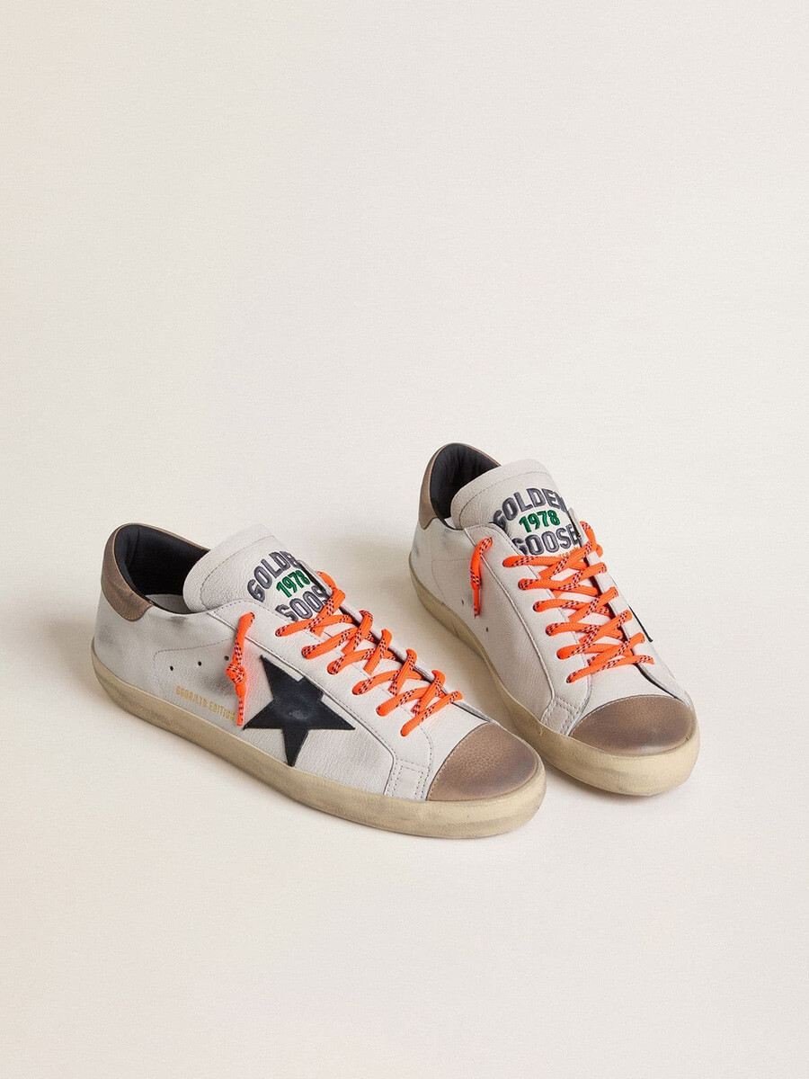 męskie buty super-star ltd ze skóry z czarną gwiazdą ze skóry i beżowym skórzanym paskiem na pięcie