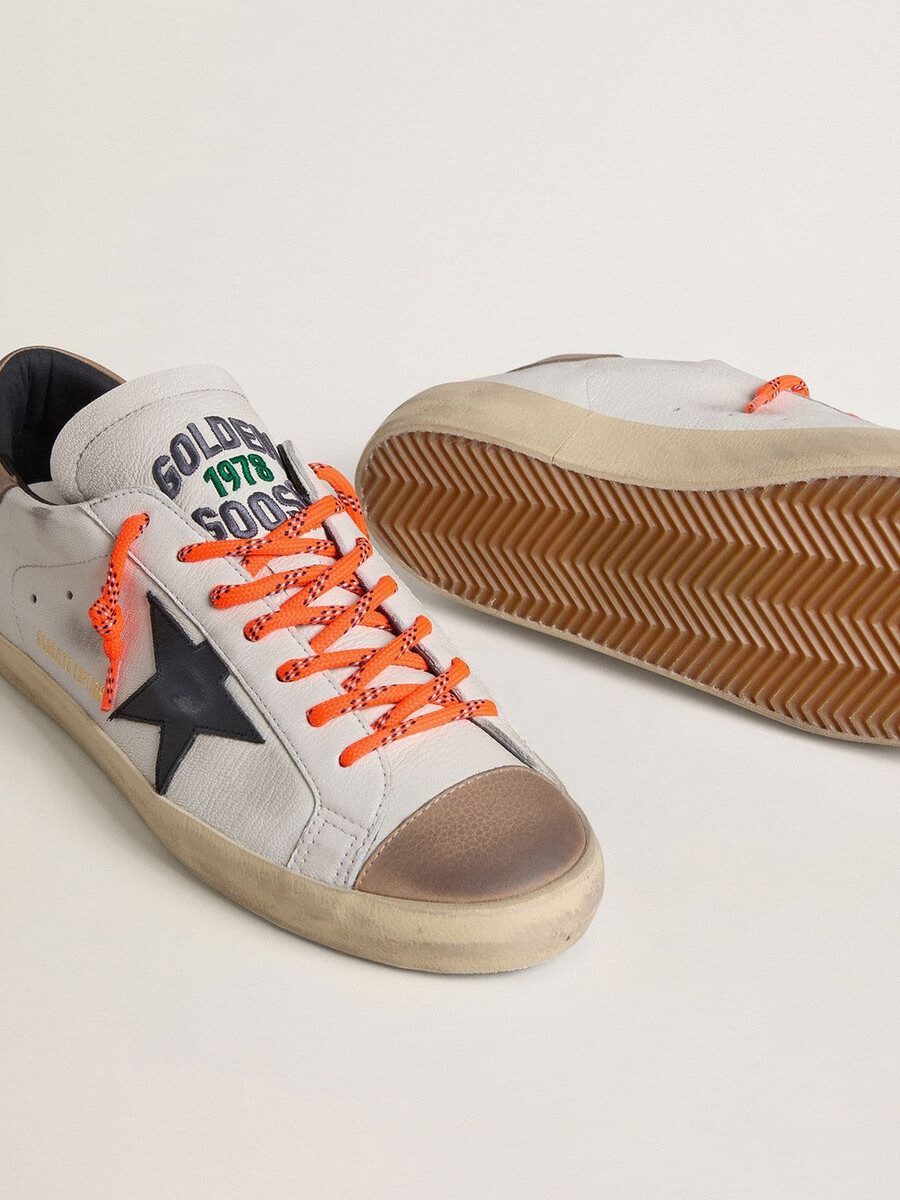 męskie buty super-star ltd ze skóry z czarną gwiazdą ze skóry i beżowym skórzanym paskiem na pięcie