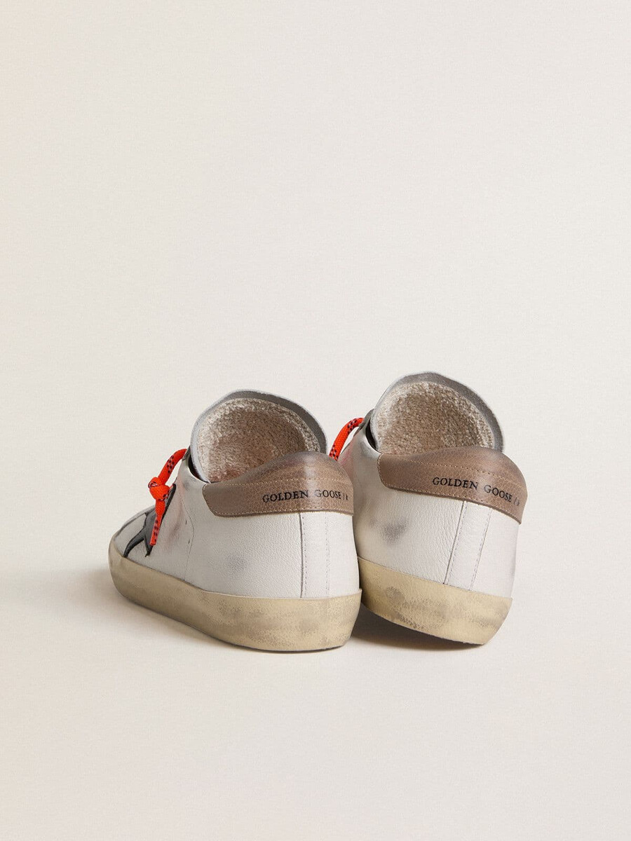 męskie buty super-star ltd ze skóry z czarną gwiazdą ze skóry i beżowym skórzanym paskiem na pięcie