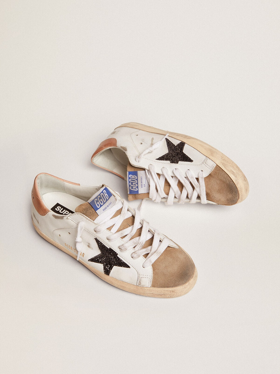 damskie buty super-star z czarną brokatową gwiazdą i różowym paskiem na pięcie