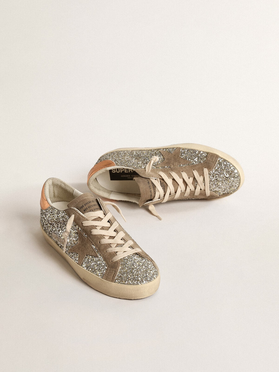 damskie buty super-star w kolorze platynowego brokatu z gwiazdą z zamszu w kolorze gołębiej szarości