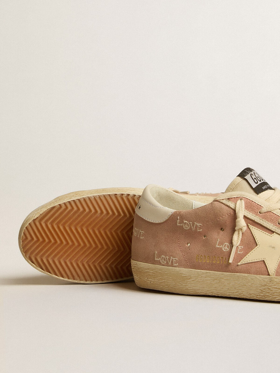 damskie buty super-star z zamszu w kolorze pudrowego różu z kremową gwiazdą ze skóry