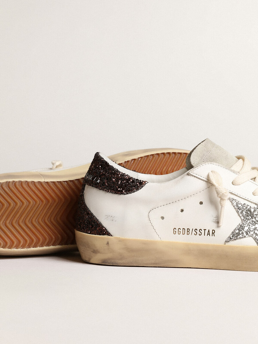 damskie buty super-star ze srebrną gwiazdą i brązowym brokatowym paskiem na pięcie