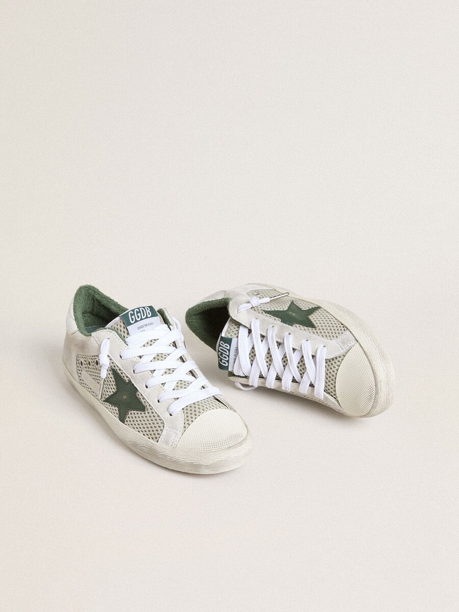 damskie buty super-star ltd z białego zamszu i siateczki z zieloną gwiazdą ze skóry i srebrną foliową zatyczką na pięcie ze skóry