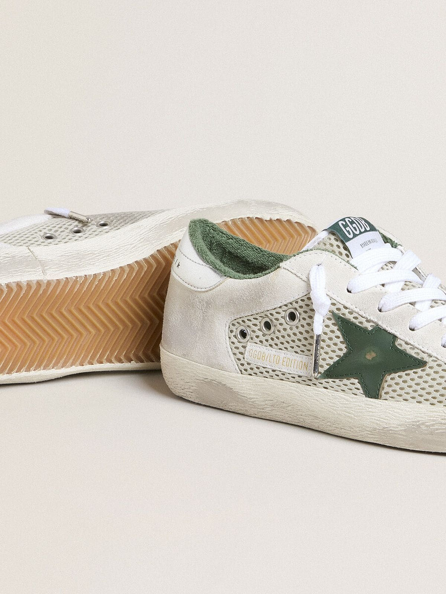 damskie buty super-star ltd z białego zamszu i siateczki z zieloną gwiazdą ze skóry i srebrną foliową zatyczką na pięcie ze skóry