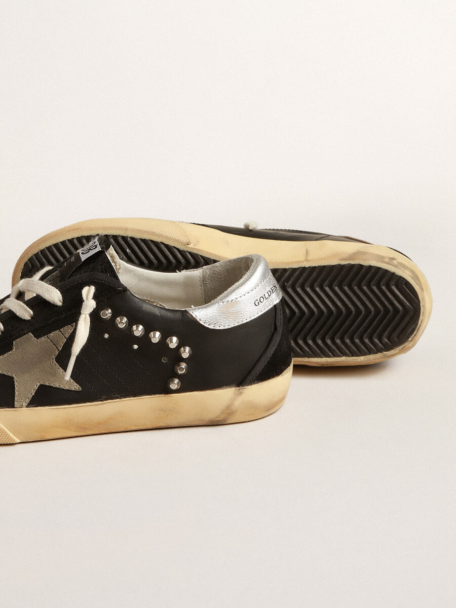 damskie buty super-star ze skóry i zamszu w kolorze czarnym ze srebrnymi ćwiekami