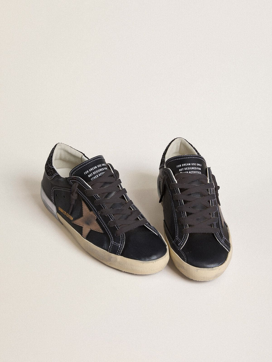 damskie buty super-star ltd z czarnej skóry ze złotą gwiazdą ze skóry i czarnym brokatowym paskiem na pięcie