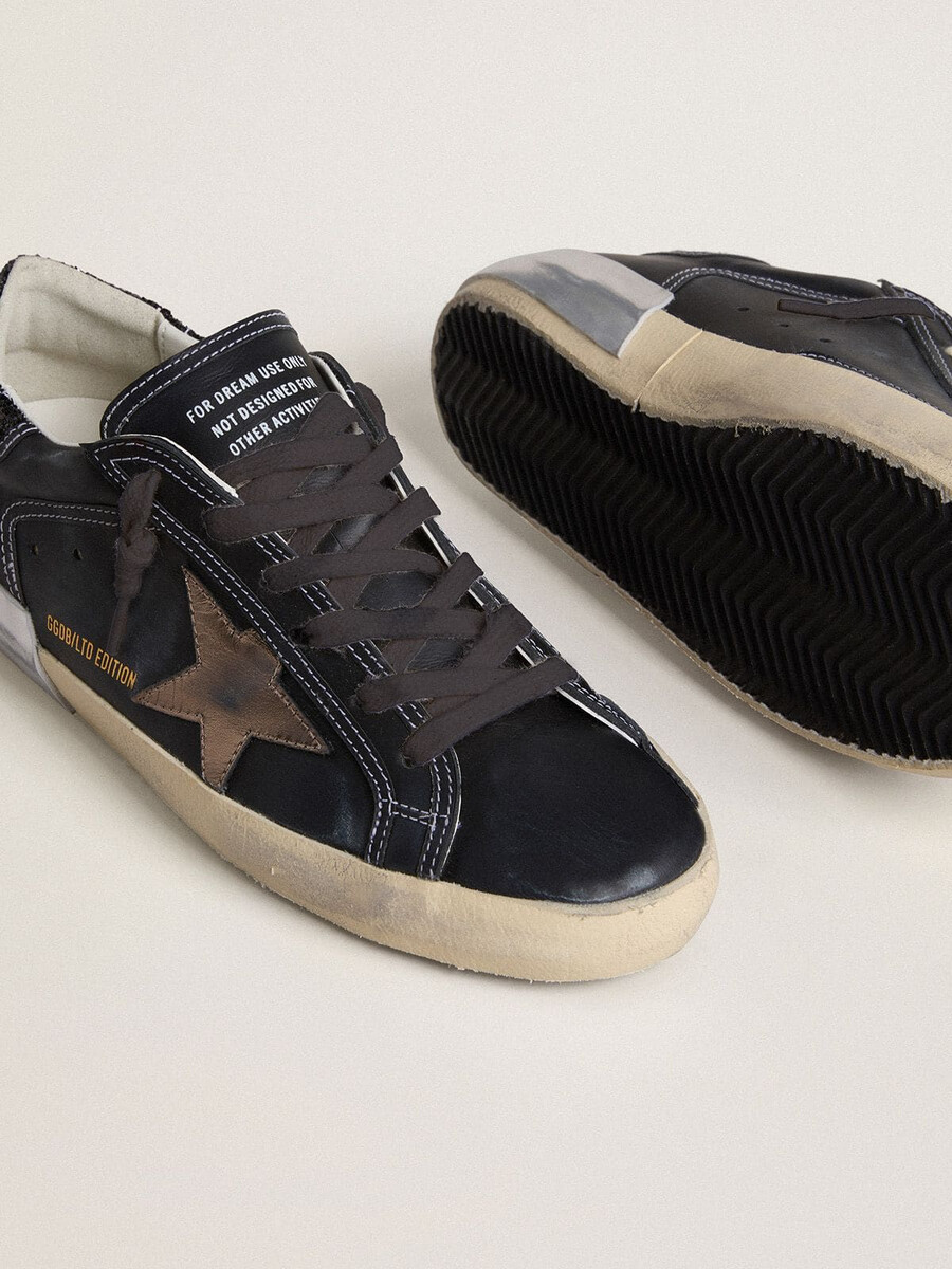 damskie buty super-star ltd z czarnej skóry ze złotą gwiazdą ze skóry i czarnym brokatowym paskiem na pięcie
