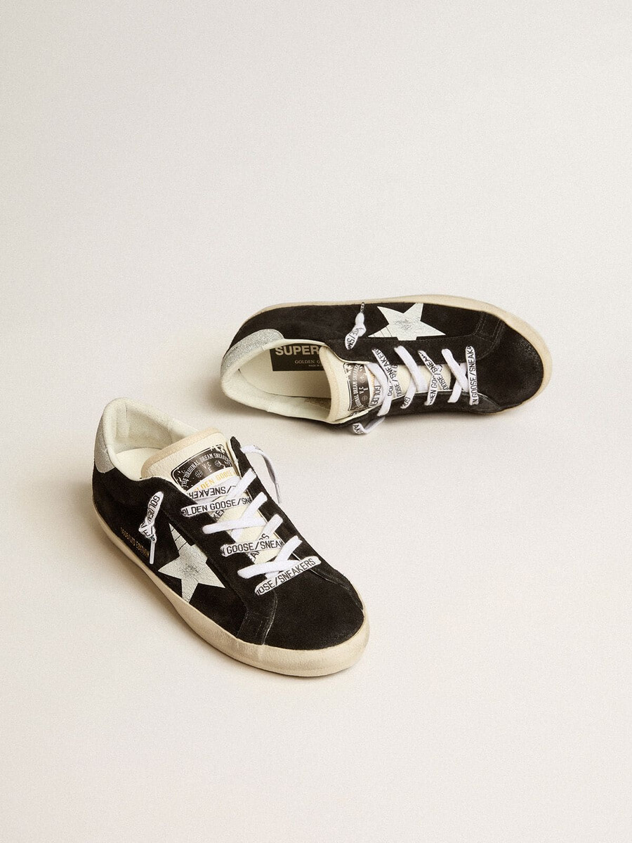 damskie buty super-star ltd z czarnego zamszu z nadrukowaną białą gwiazdą i srebrnym brokatowym paskiem na pięcie