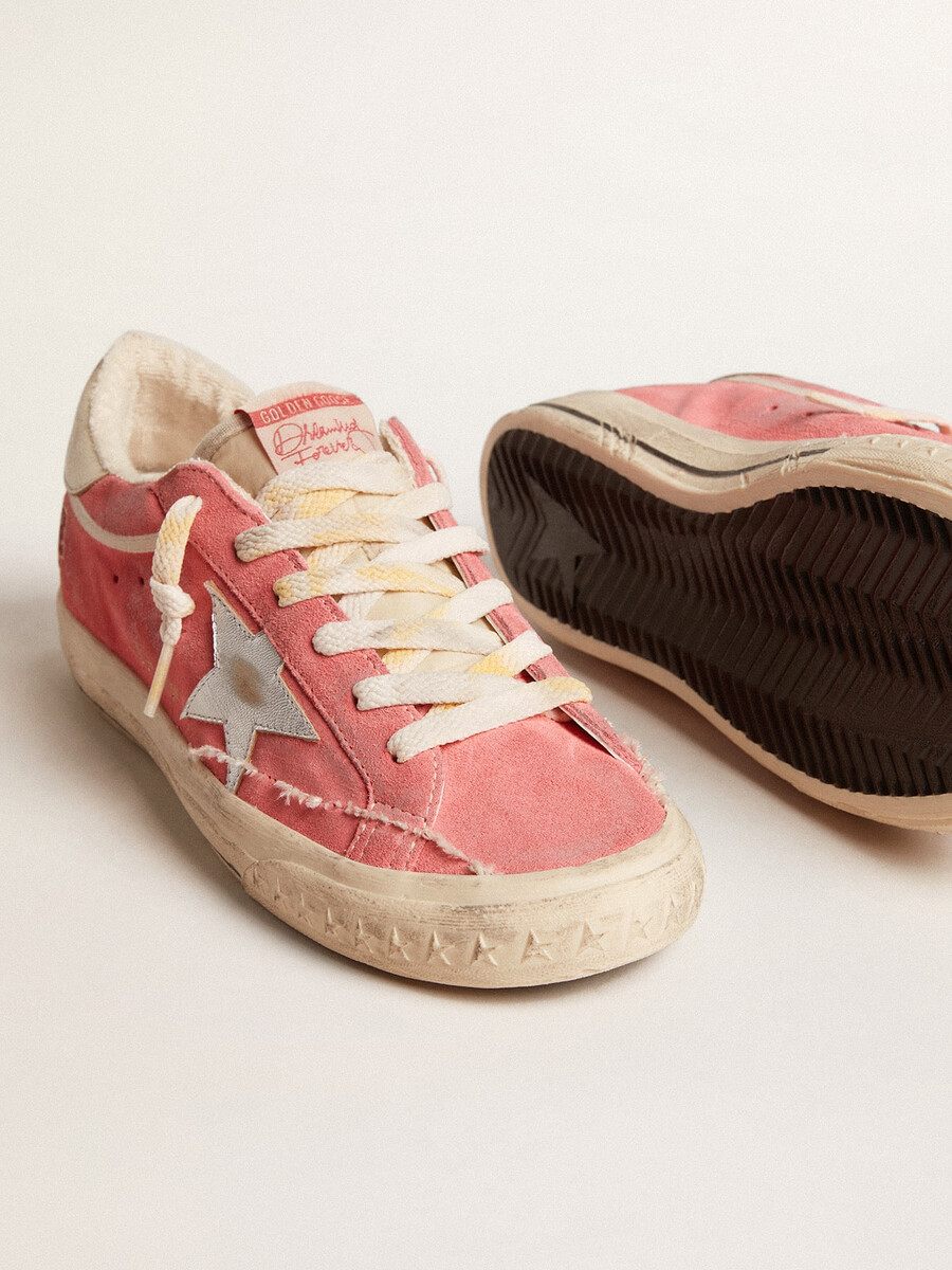 damskie buty super-star ltd z czerwonego zamszu ze srebrną gwiazdą i skórzanym paskiem na pięcie