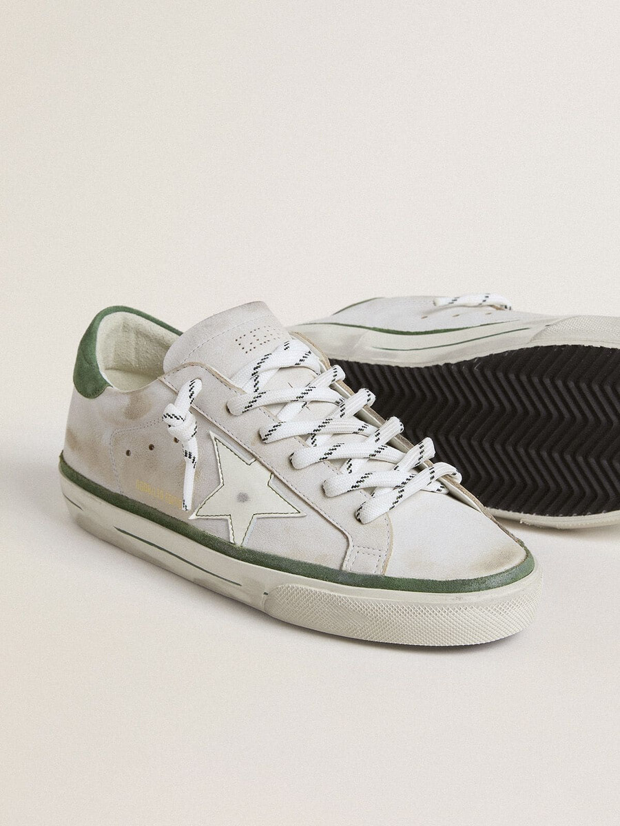 damskie buty super-star ltd z białą skórzaną gwiazdą i zielonym zamszowym paskiem na pięcie