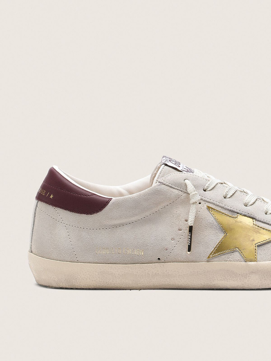 damskie buty super-star cny ze skóry zamszowej w kolorze kości słoniowej z metaliczną gwiazdą ze skóry i skórzanym paskiem na pięcie