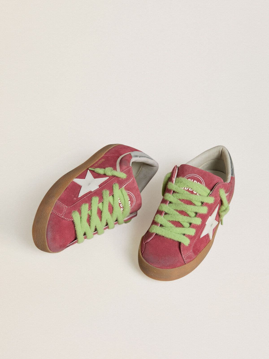 damskie buty super-star z czerwonego zamszu z białą skórzaną gwiazdą i srebrną skórzaną pętelką na pięcie