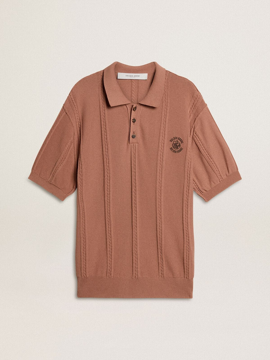 męska koszulka polo w kolorze ceglanym z haftowanym logo.