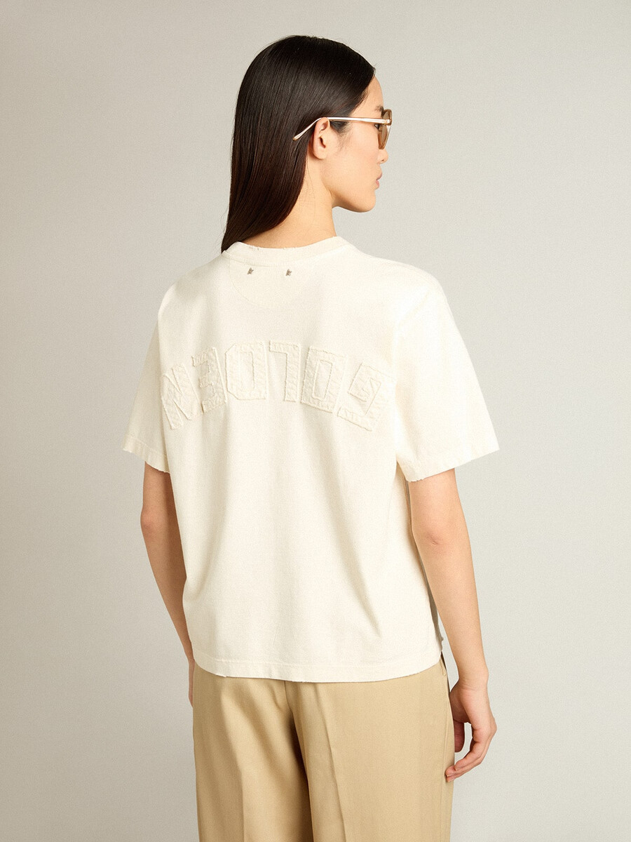 koszulka w kolorze postarzanej bieli z odwróconym logo z tyłu - jersey capsule