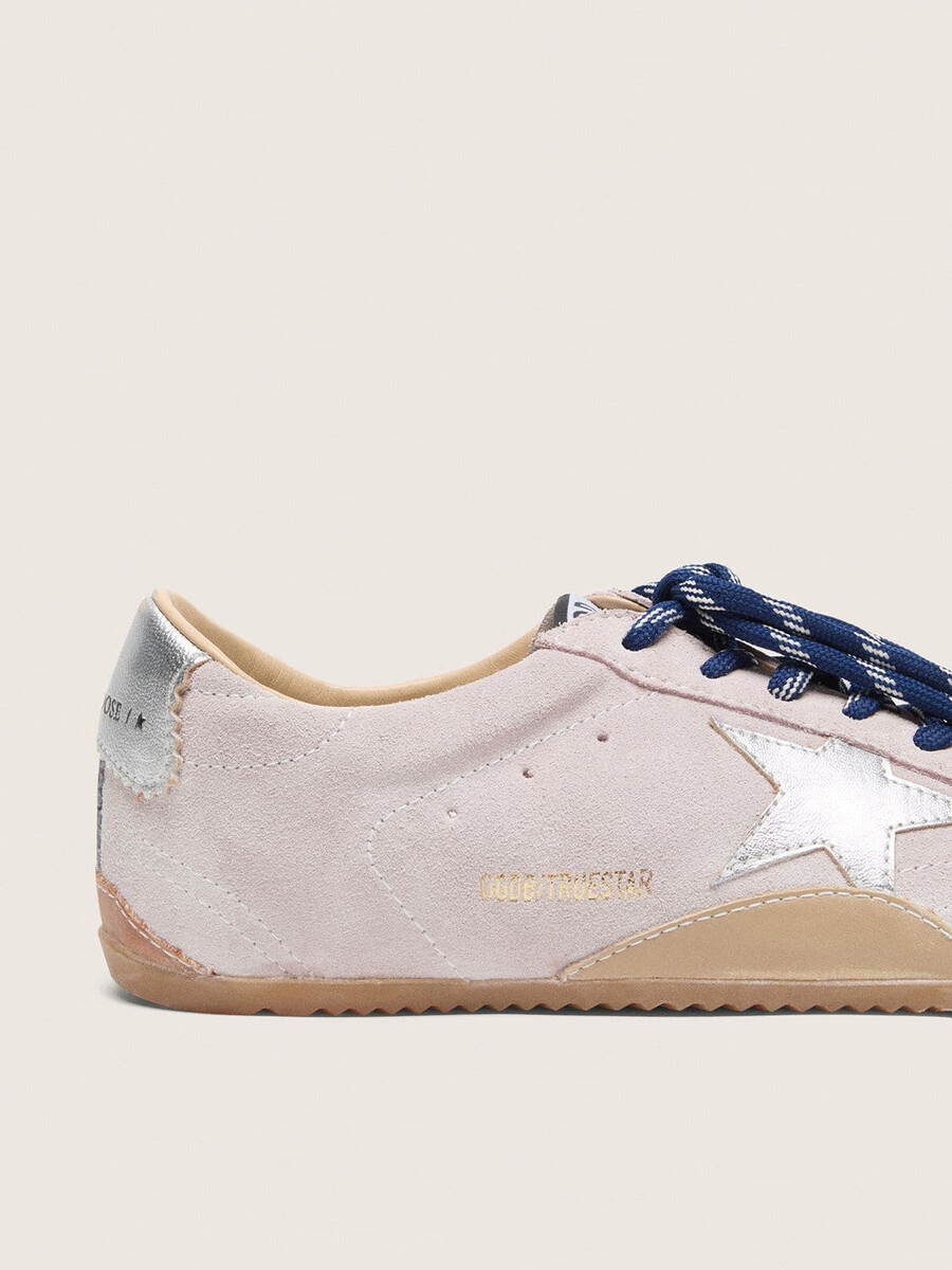 damskie buty true-star w kolorze pastelowego różu zamszowego ze srebrną gwiazdką i zapięciem na pięcie