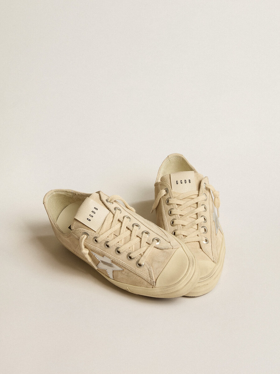 damskie buty v-star z perłowego zamszu ze srebrną metaliczną gwiazdą ze skóry