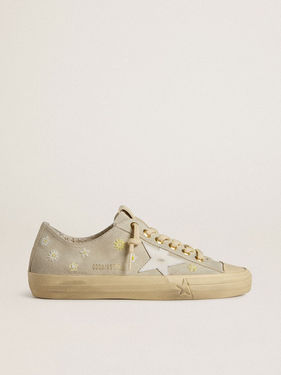 damskie buty v-star z lodowo-szarego zamszu z białą skórzaną gwiazdą i kwiatowym haftem